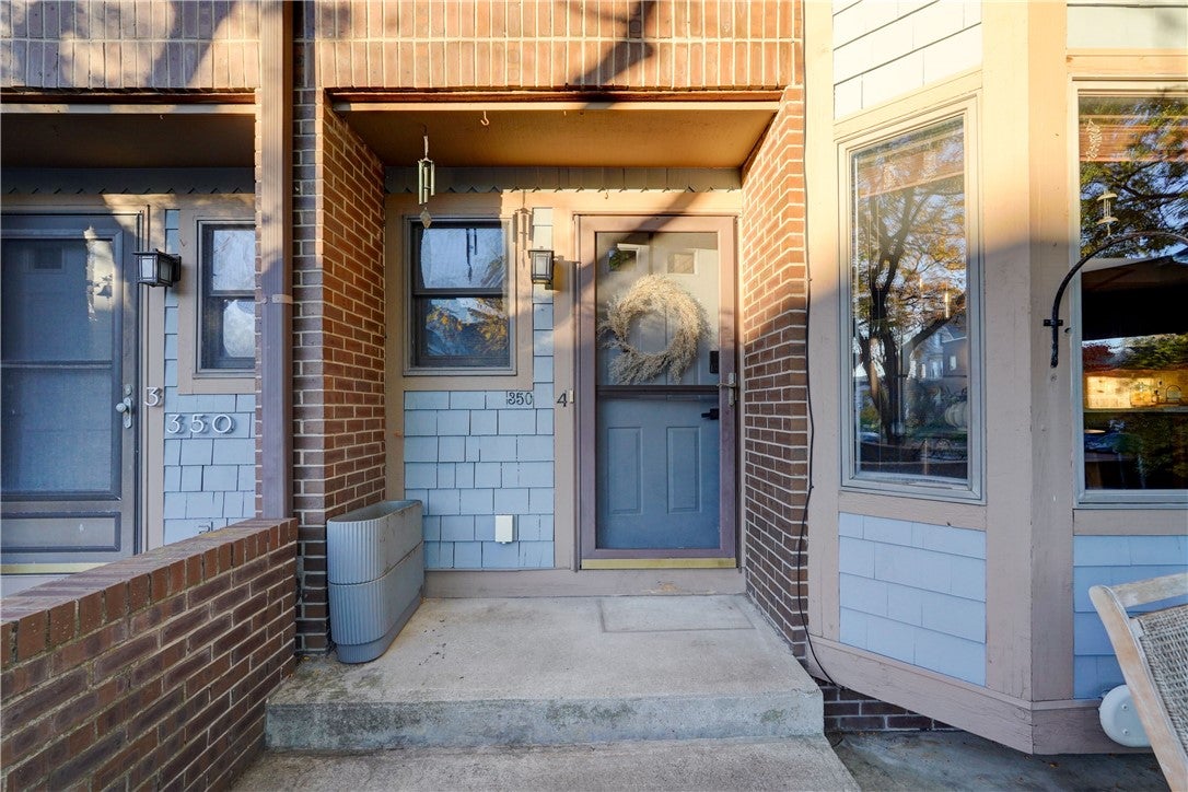 350 University Avenue UN04