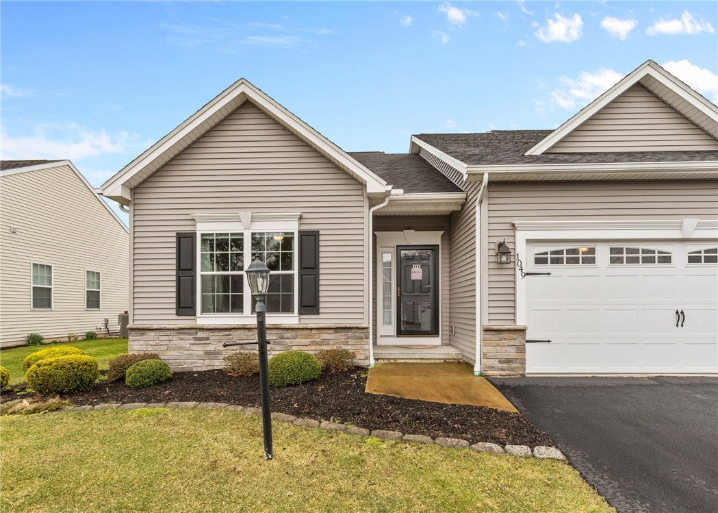 1049 Railway Crossing, Webster, New York image 3