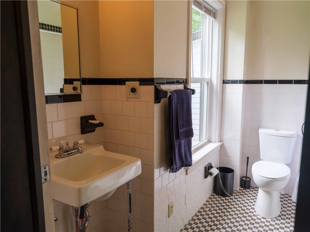 36 Pinetree Lane, Middletown, New York image 13