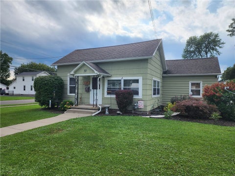 Homes For Sale - 37 Maple Street<br/> Cayuga County, Auburn, NY 13021