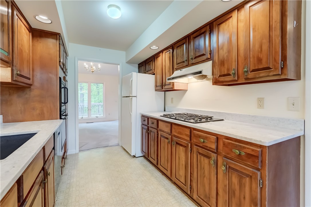 8 Sky Ridge Drive, Penfield, New York image 12