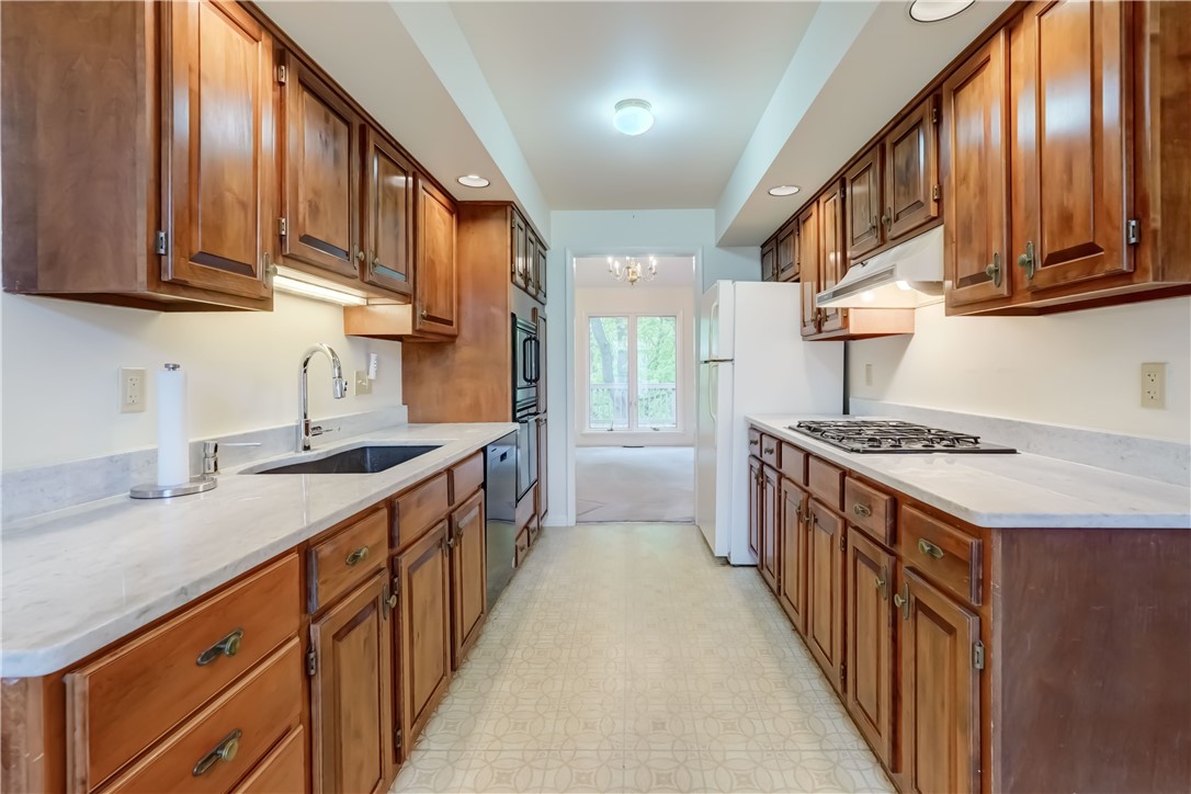8 Sky Ridge Drive, Penfield, New York image 11