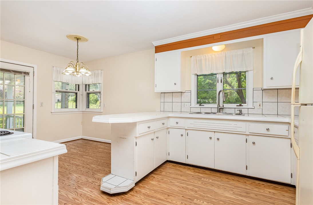 Search Properties 4 235 fairport road