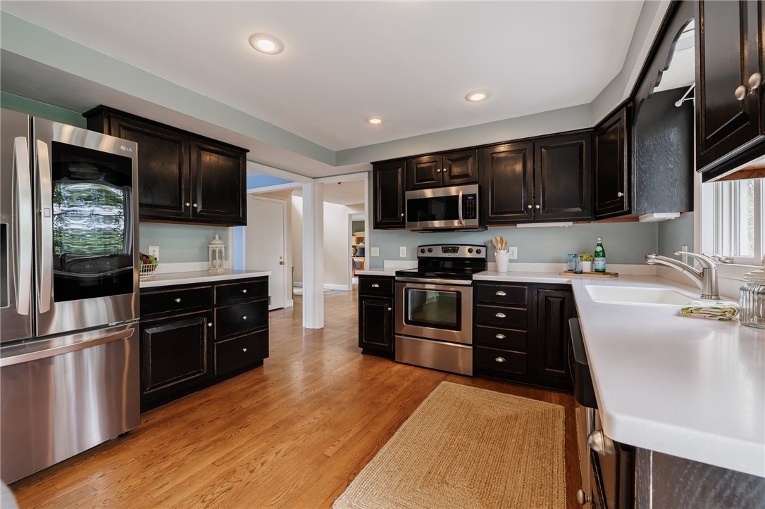 29 Greylock Ridge, Pittsford, New York image 13
