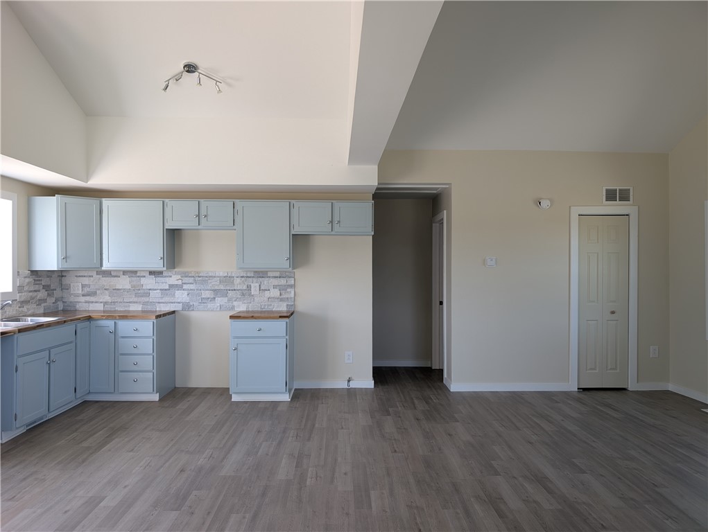 5594 Middle Road