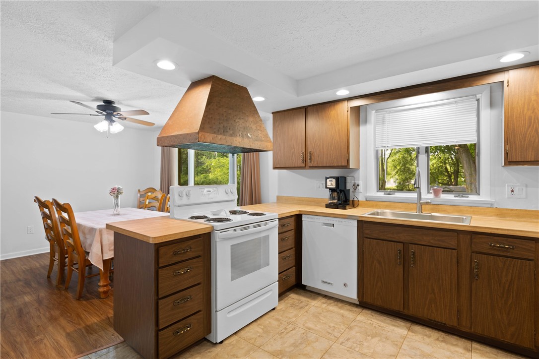 410 Thomar Drive, Webster, New York image 11