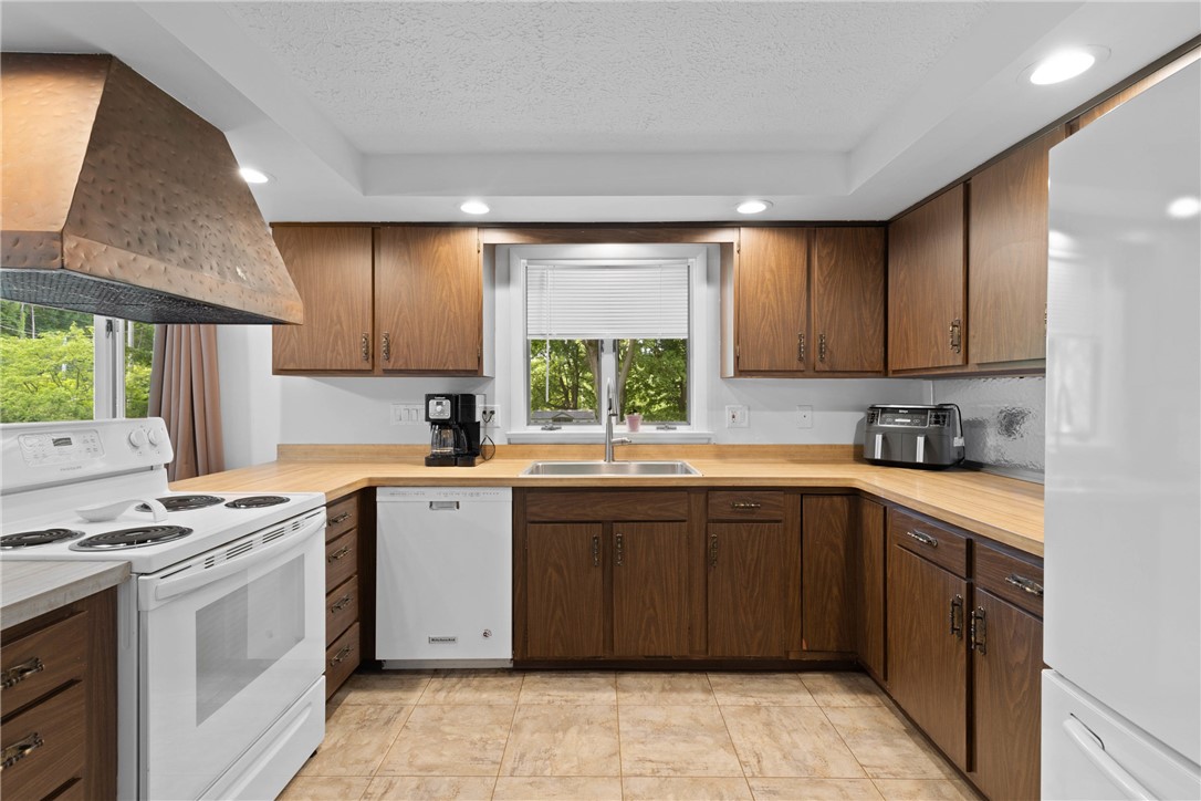 410 Thomar Drive, Webster, New York image 13