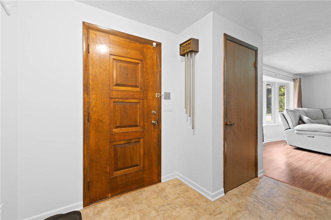 410 Thomar Drive, Webster, New York image 6