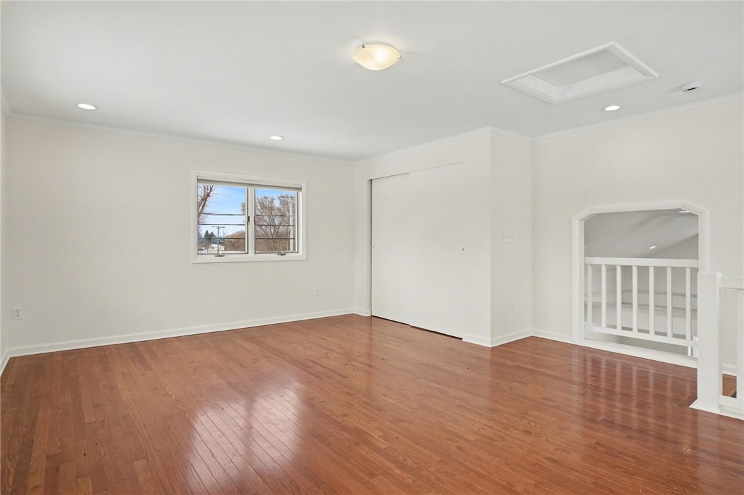 346 Lake Road East