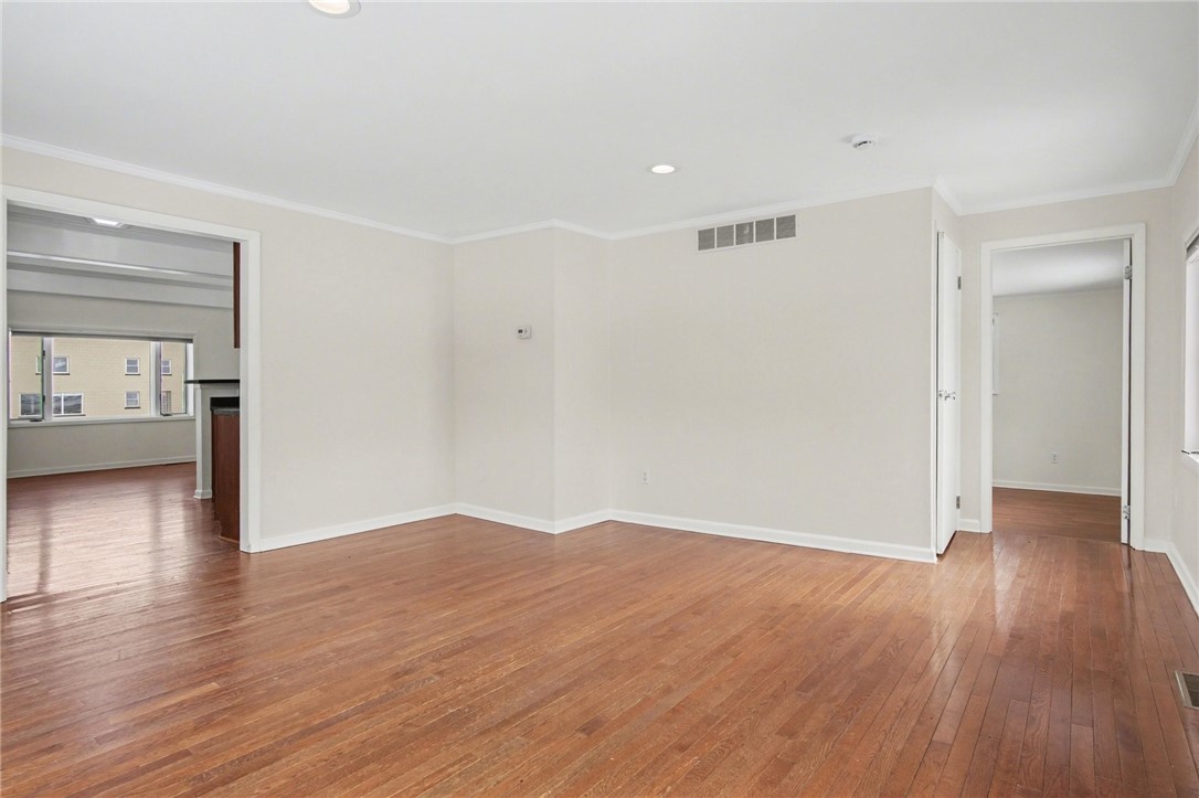 346 Lake Road East