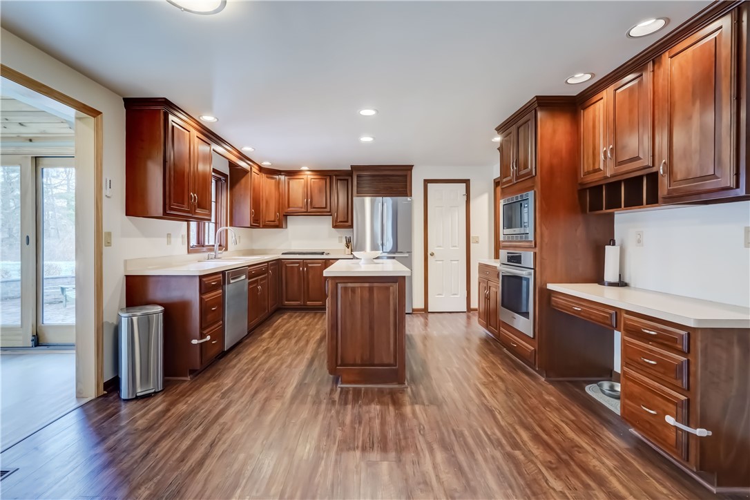 27 Sutton Point, Pittsford, New York image 12