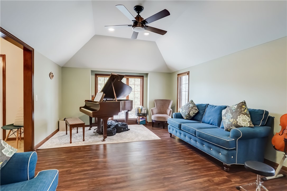 27 Sutton Point, Pittsford, New York image 9