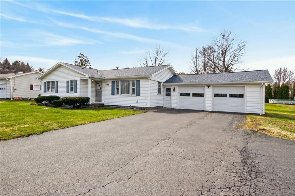 Photo of 1103 Five Mile Line Road, Webster, NY 14580 (MLS # R1669144)