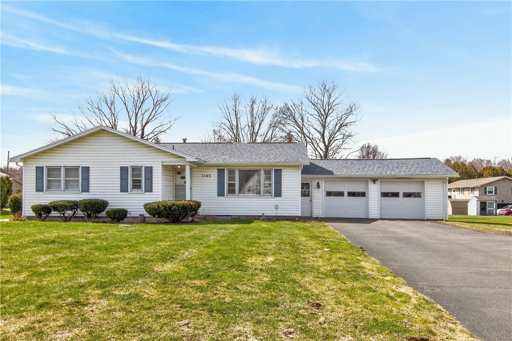 Photo of 1103 Five Mile Line Road, Webster, NY 14580 (MLS # R1669144)