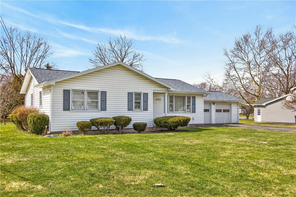 Photo of 1103 Five Mile Line Road, Webster, NY 14580 (MLS # R1669144)