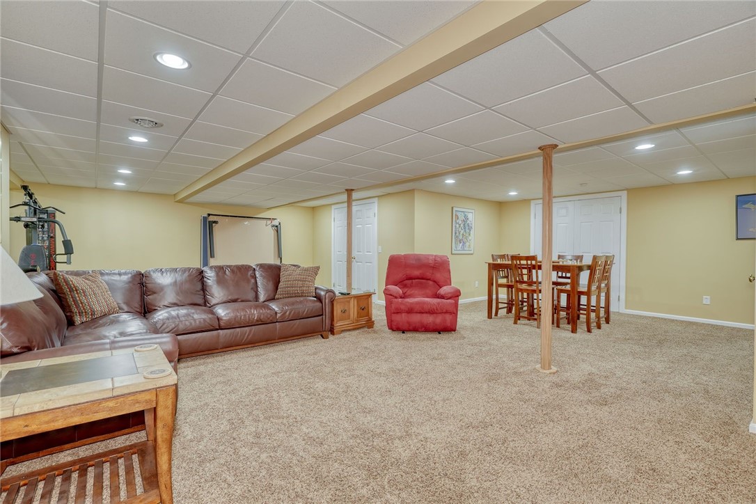 471 Sandystone Circle, Webster, New York image 32