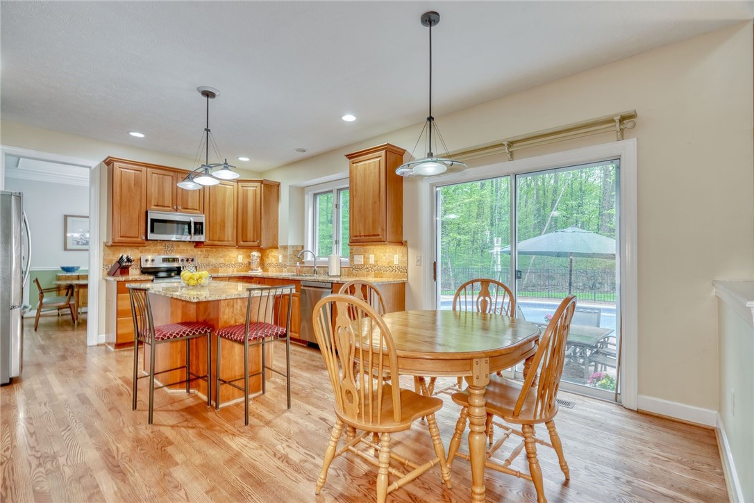 471 Sandystone Circle, Webster, New York image 8
