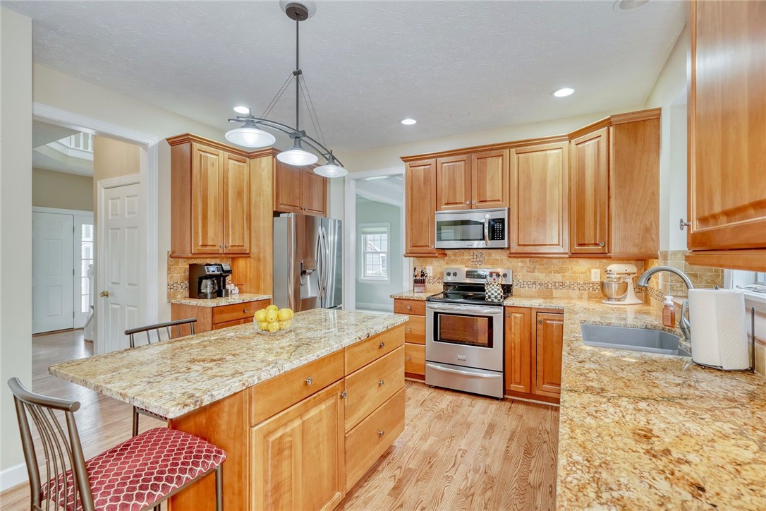 471 Sandystone Circle, Webster, New York image 9
