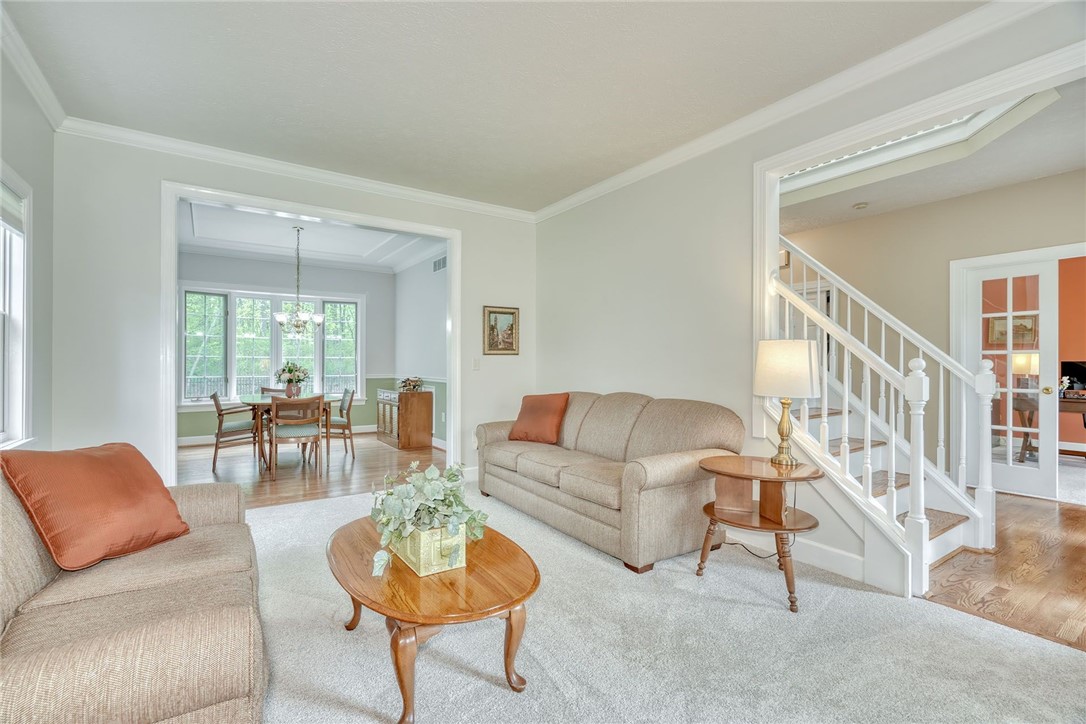471 Sandystone Circle, Webster, New York image 4