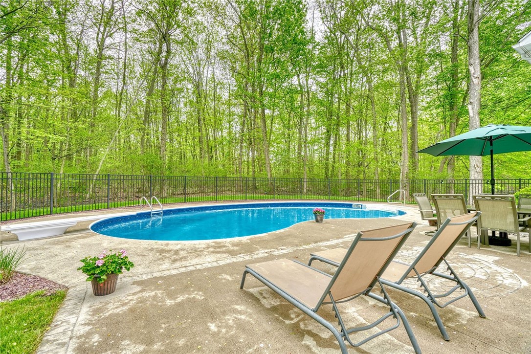 471 Sandystone Circle, Webster, New York image 36