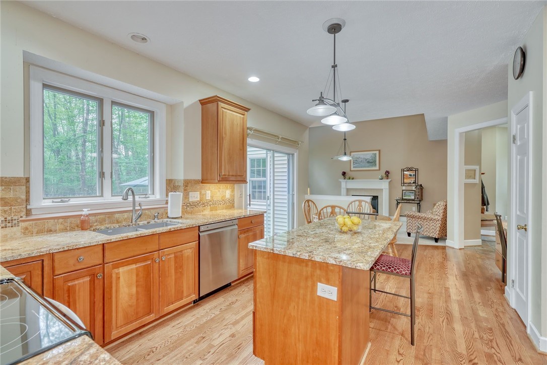 471 Sandystone Circle, Webster, New York image 10