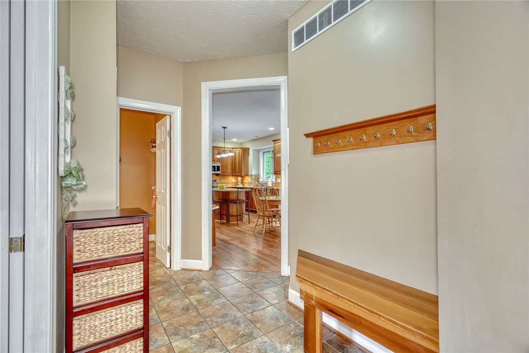 471 Sandystone Circle, Webster, New York image 18
