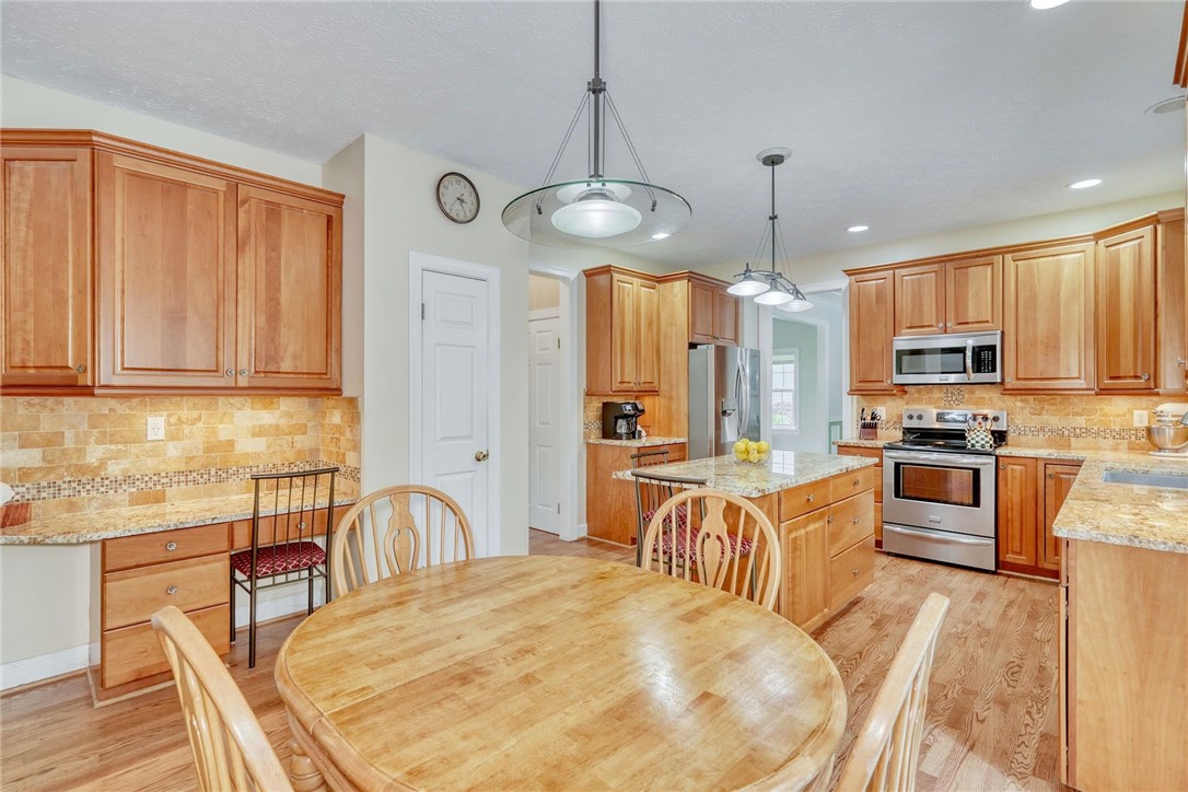 471 Sandystone Circle, Webster, New York image 11