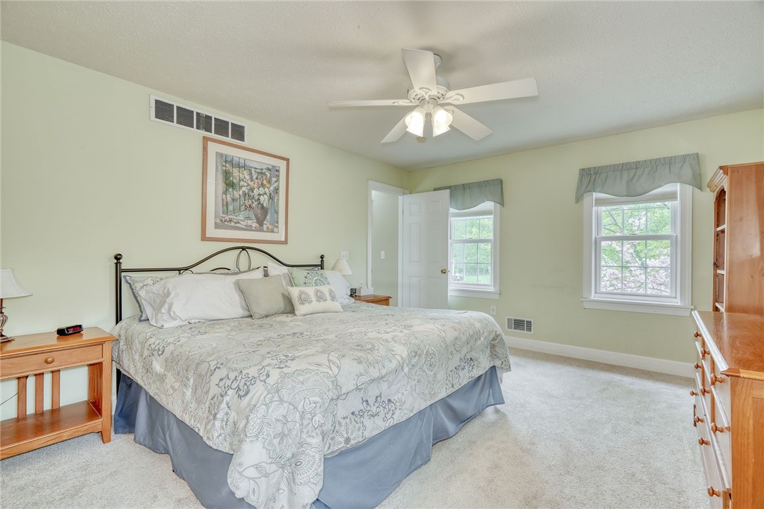471 Sandystone Circle, Webster, New York image 22