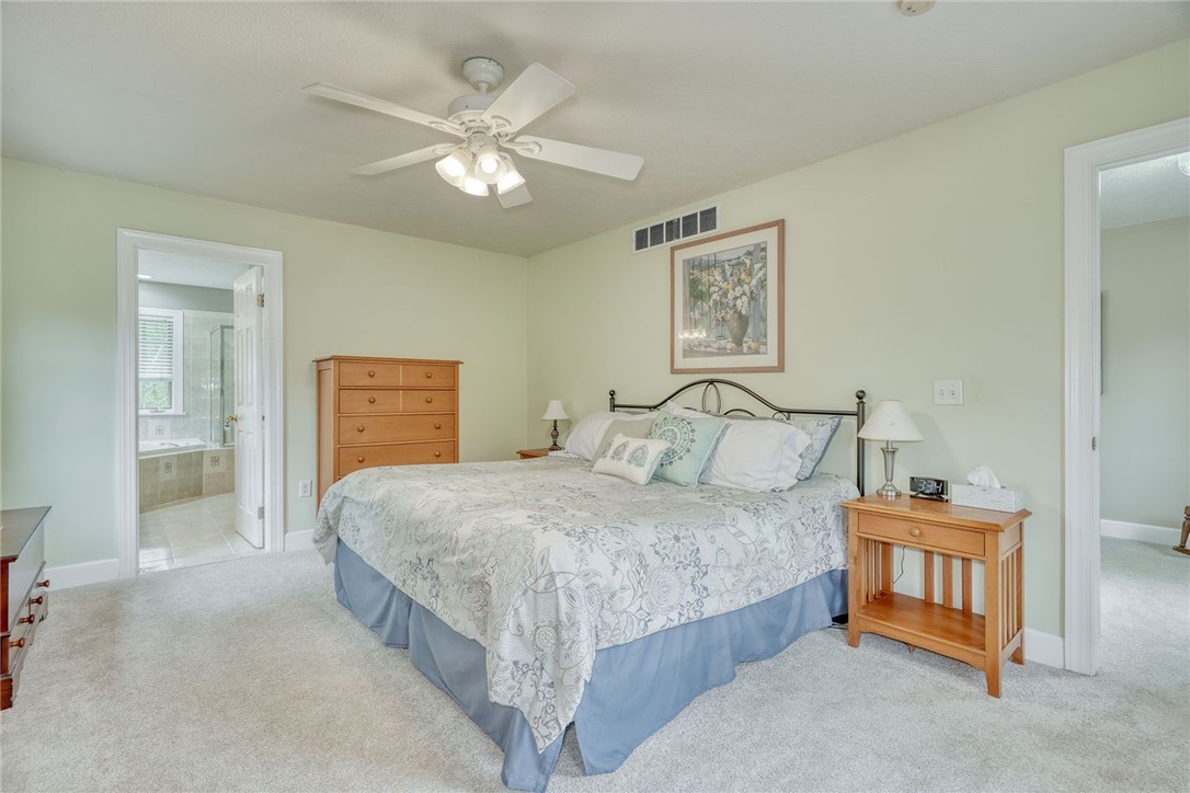 471 Sandystone Circle, Webster, New York image 23
