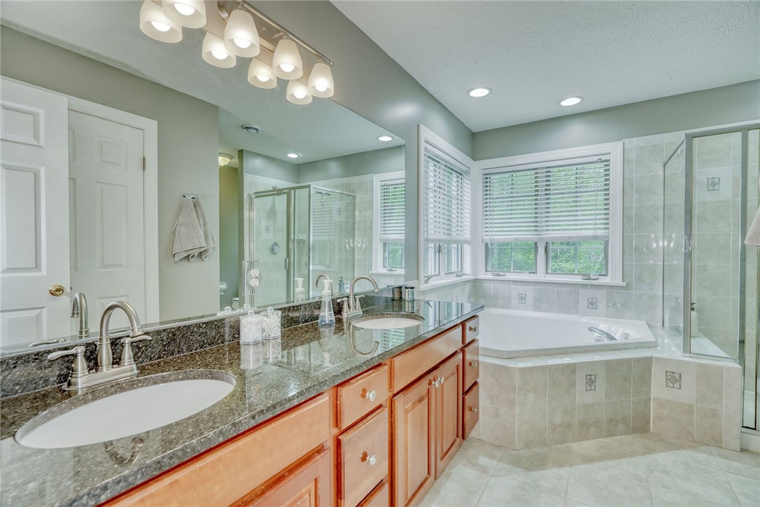 471 Sandystone Circle, Webster, New York image 24