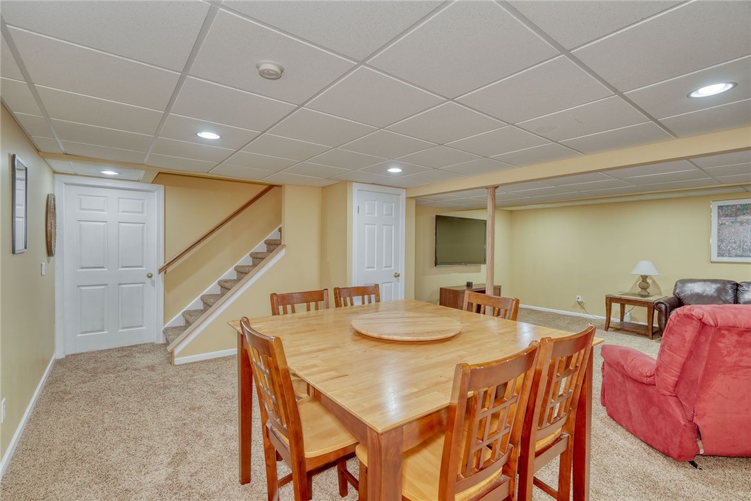 471 Sandystone Circle, Webster, New York image 31