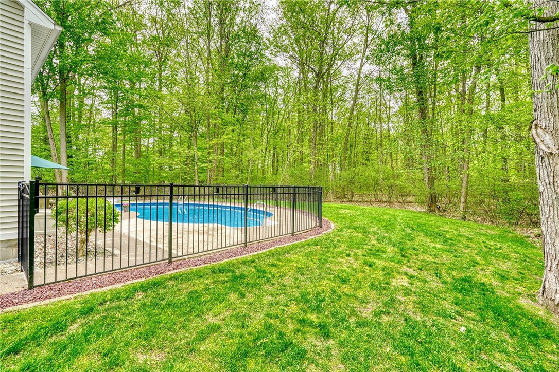 471 Sandystone Circle, Webster, New York image 38