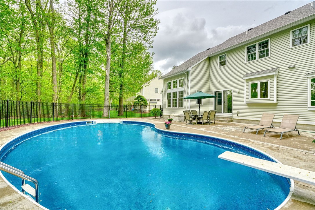 471 Sandystone Circle, Webster, New York image 37