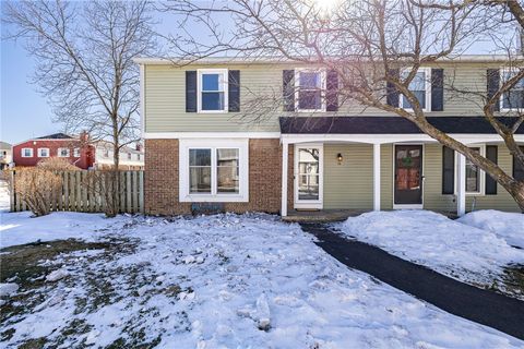 Townhouse For Sale - 16 Springwood Drive<br/> Webster, NY 14580