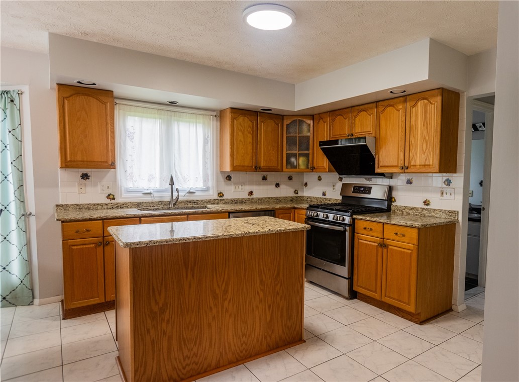401 Montvale Lane, Greece, New York image 14