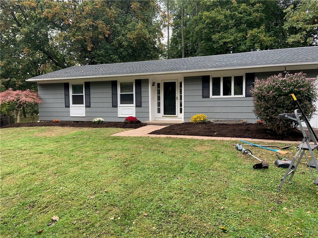 Photo of 4 Peachtree Lane, Perinton, NY 14534 (MLS # R1673120)