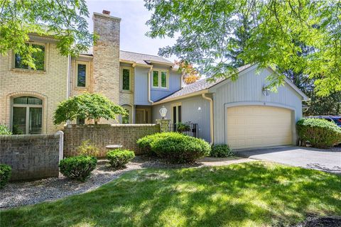 Homes For Sale - 13 Tobey Court<br/> Pittsford, NY 14534