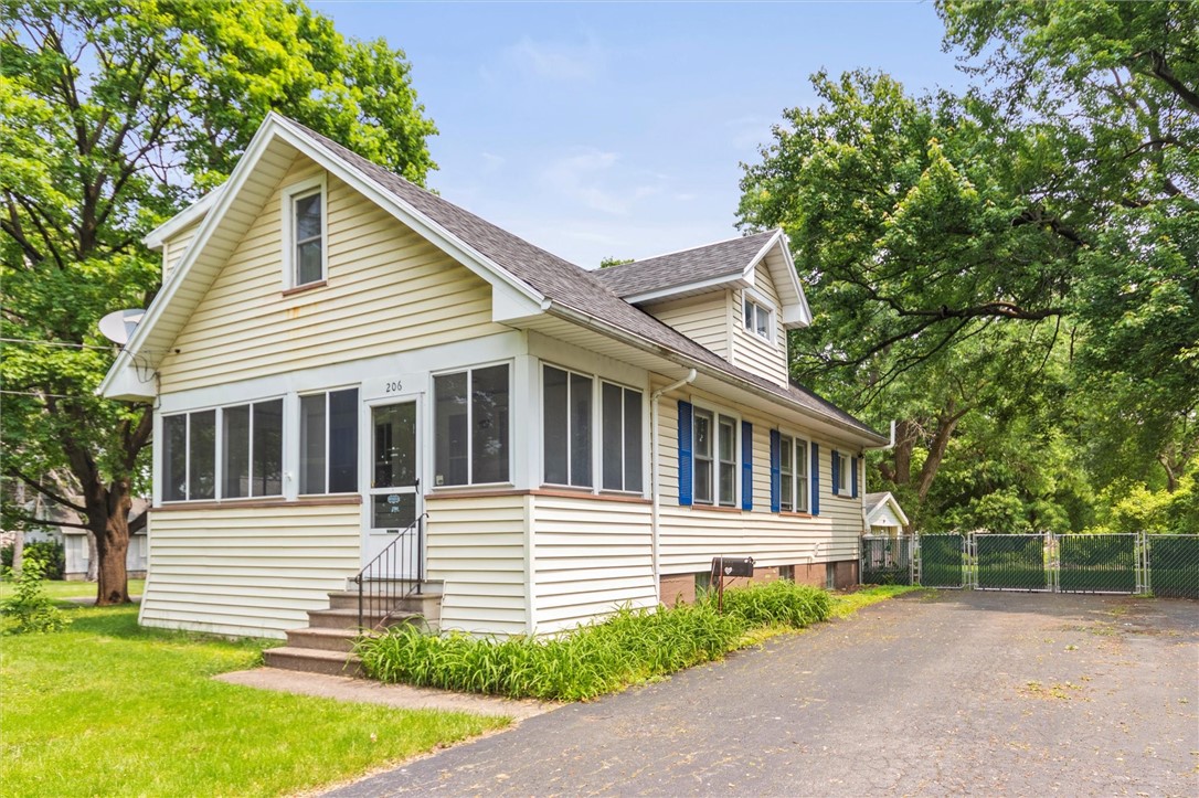 206 Dearcop Drive, Gates, New York image 1