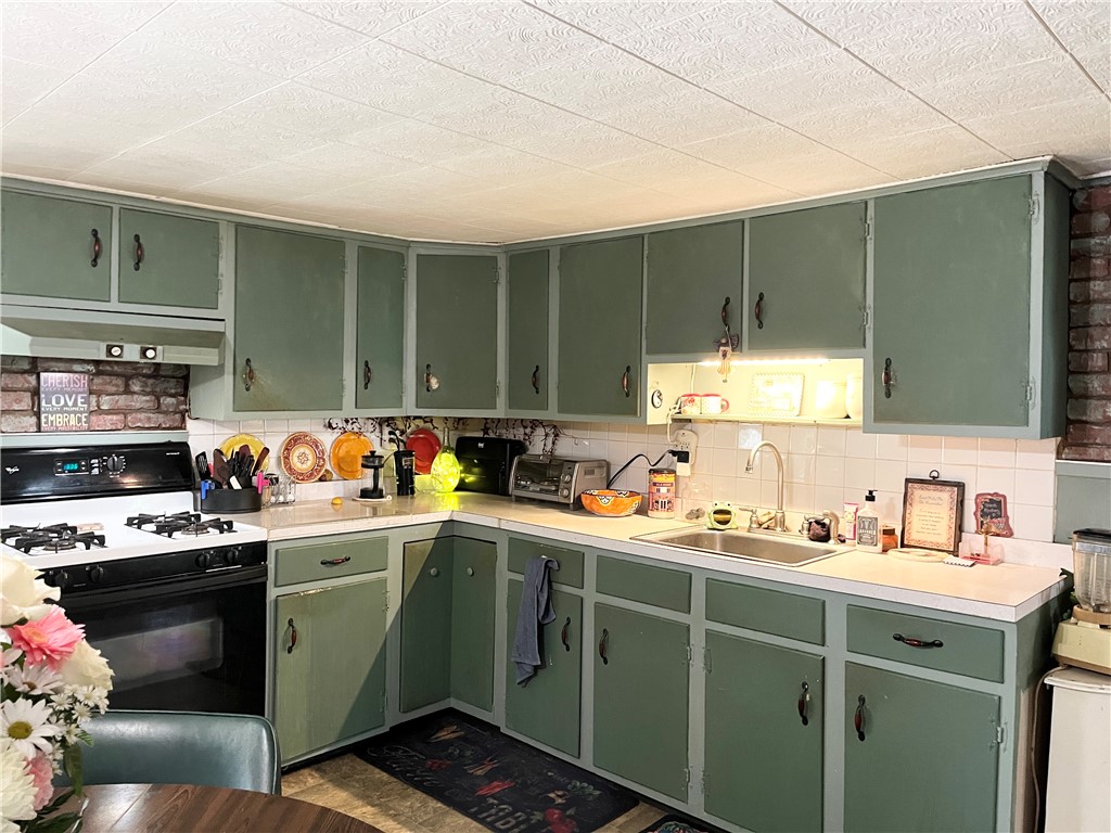 64 Pine Street, Hornell, New York image 13
