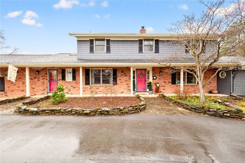 Photo of 7 Framingham Lane, Pittsford, NY 14534 (MLS # R1666935)