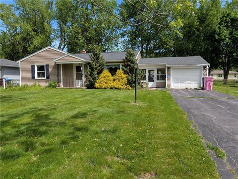 Homes For Sale - 28 Ranch Village Lane<br/> Monroe County, Gates, NY 14624