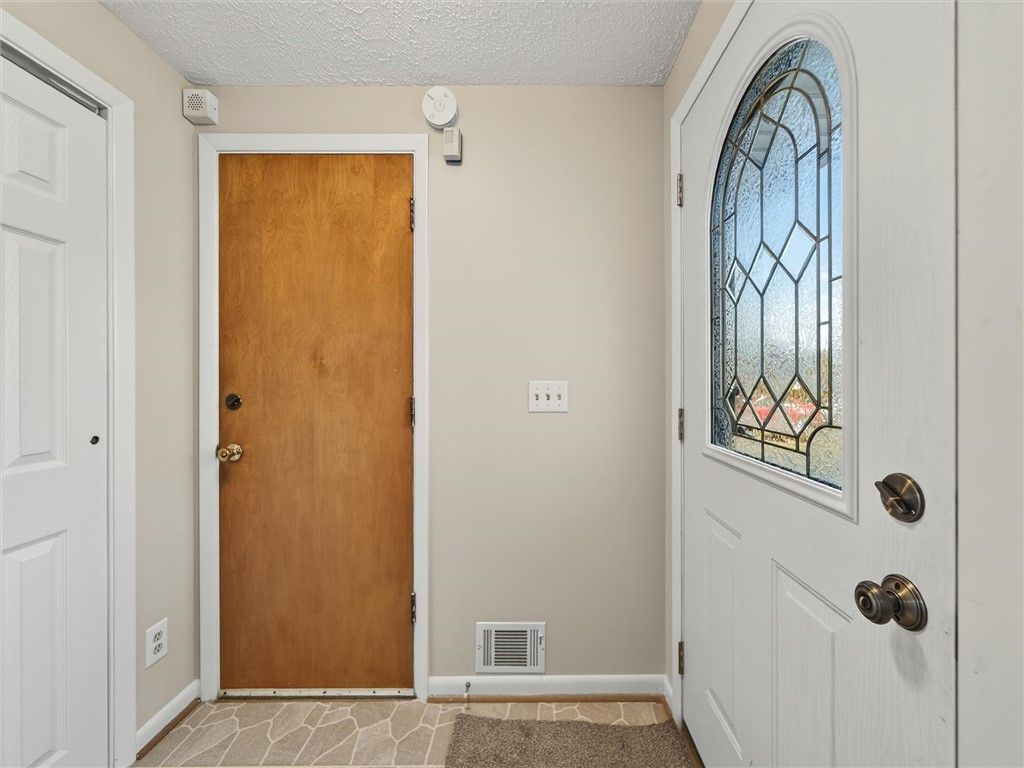 Photo of 100 Edgebrook Lane, Irondequoit, NY 14617 (MLS # R1664969)