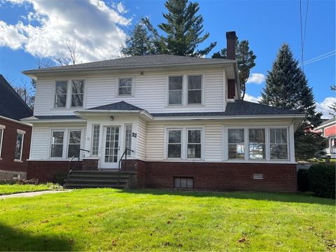 Homes For Sale - 68 Maple Avenue<br/> Delaware County, Stamford, NY 13788