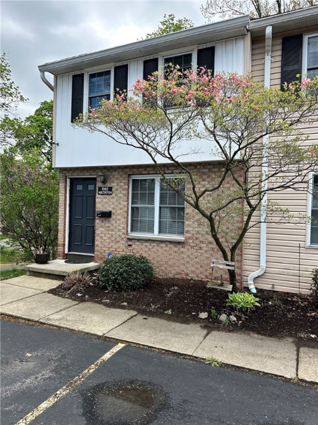 Photo of 1082 Mt Hope Avenue #UN47, Rochester, NY 14620 (MLS # R1647311)