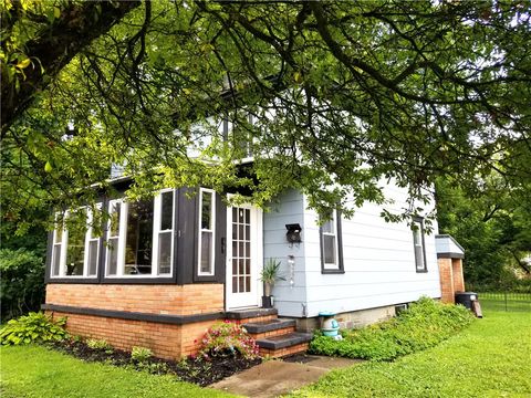 Photo of 31 Waite Street, Norwich, NY 13815 (MLS # R1556232)