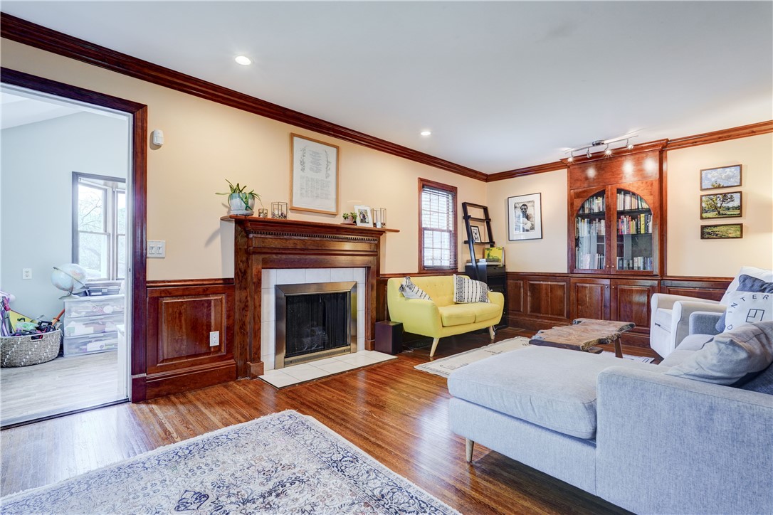 215 Roosevelt Road