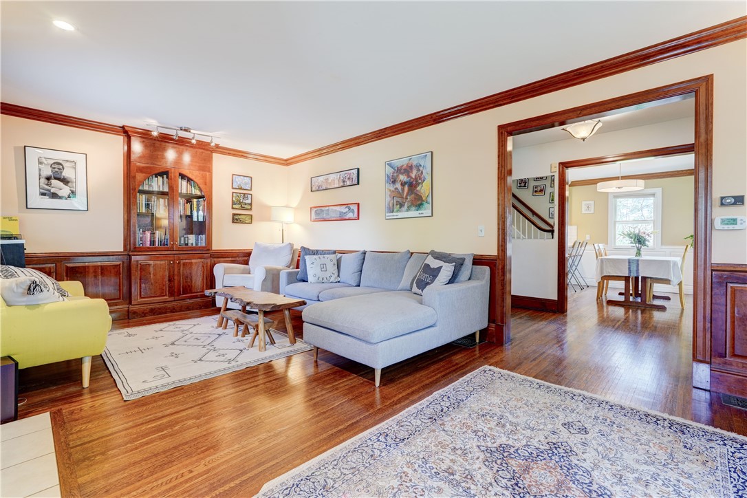 215 Roosevelt Road