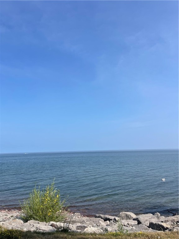 Yates, New York 14098, United States, 2 Bedrooms Bedrooms, ,1 BathroomBathrooms,Residential,Pending,200085