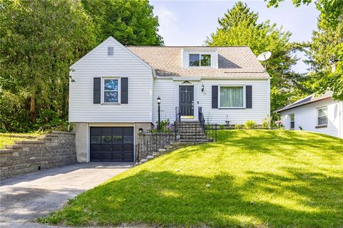Homes For Sale - 70 Highwood Road<br/> Irondequoit, NY 14609