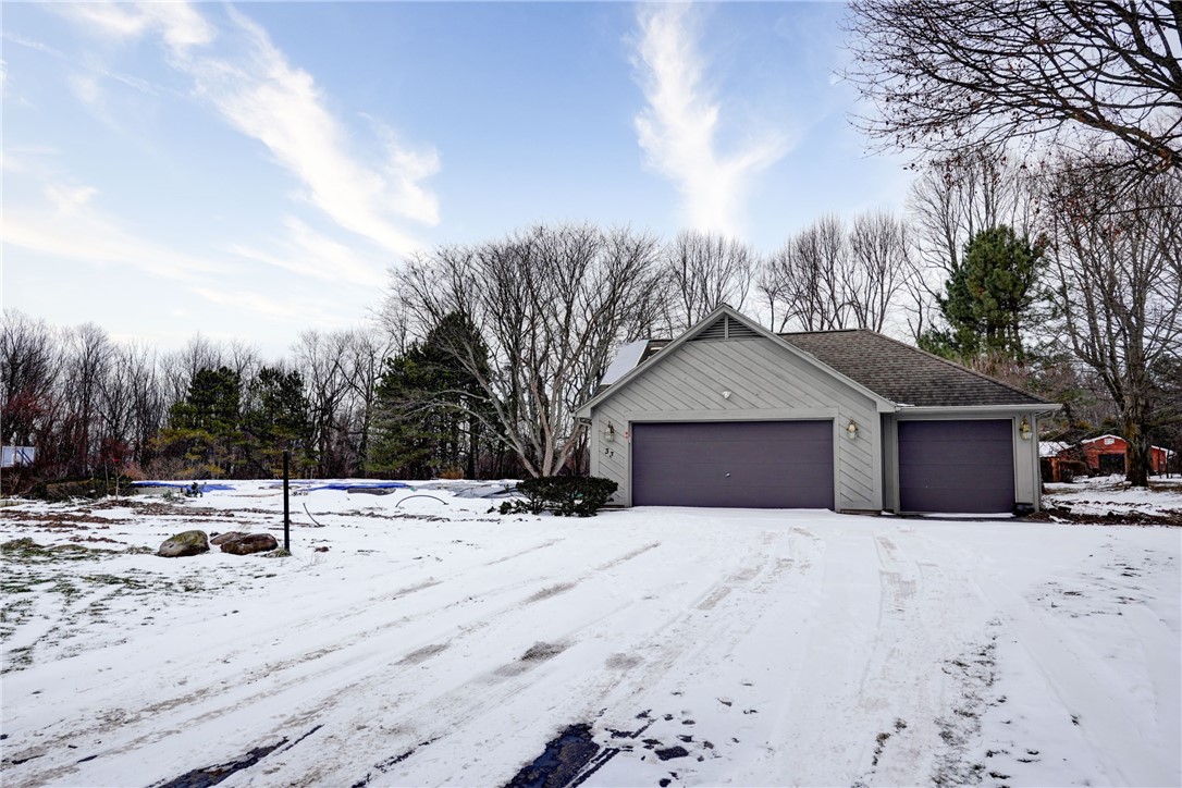33 Sutton Point, Pittsford, New York image 2
